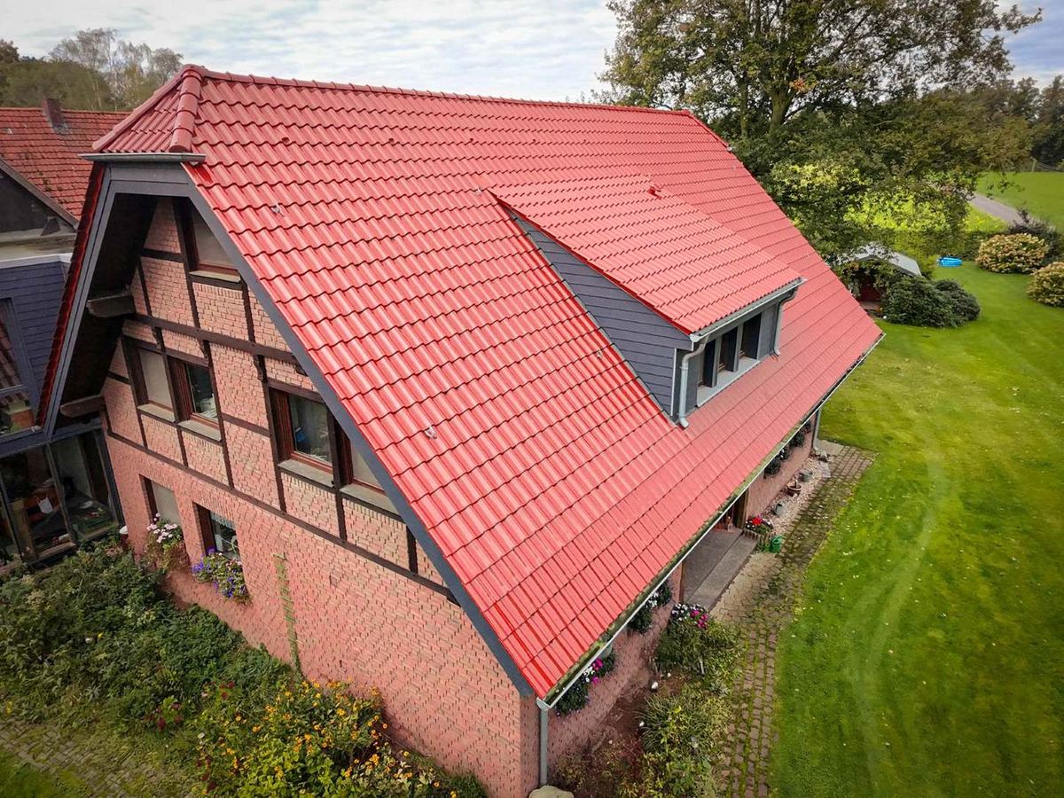 Dasselbe Wohnhaus schräg von hinten, mit Fachwerkgiebel